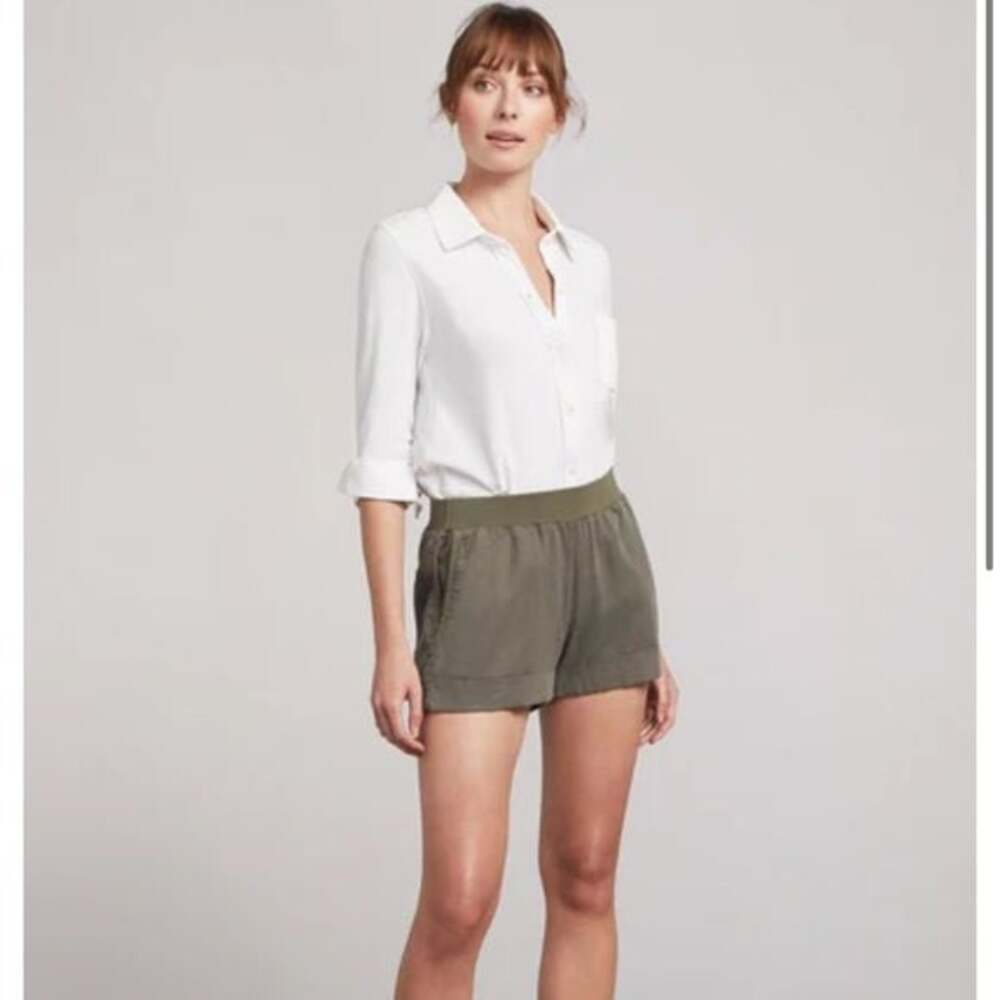 Faherty Arlie Day Pull-On Linen-Blend Shorts in Olive